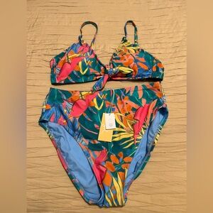 Kona Sol Two piece swimsuit top size large bottom size medium